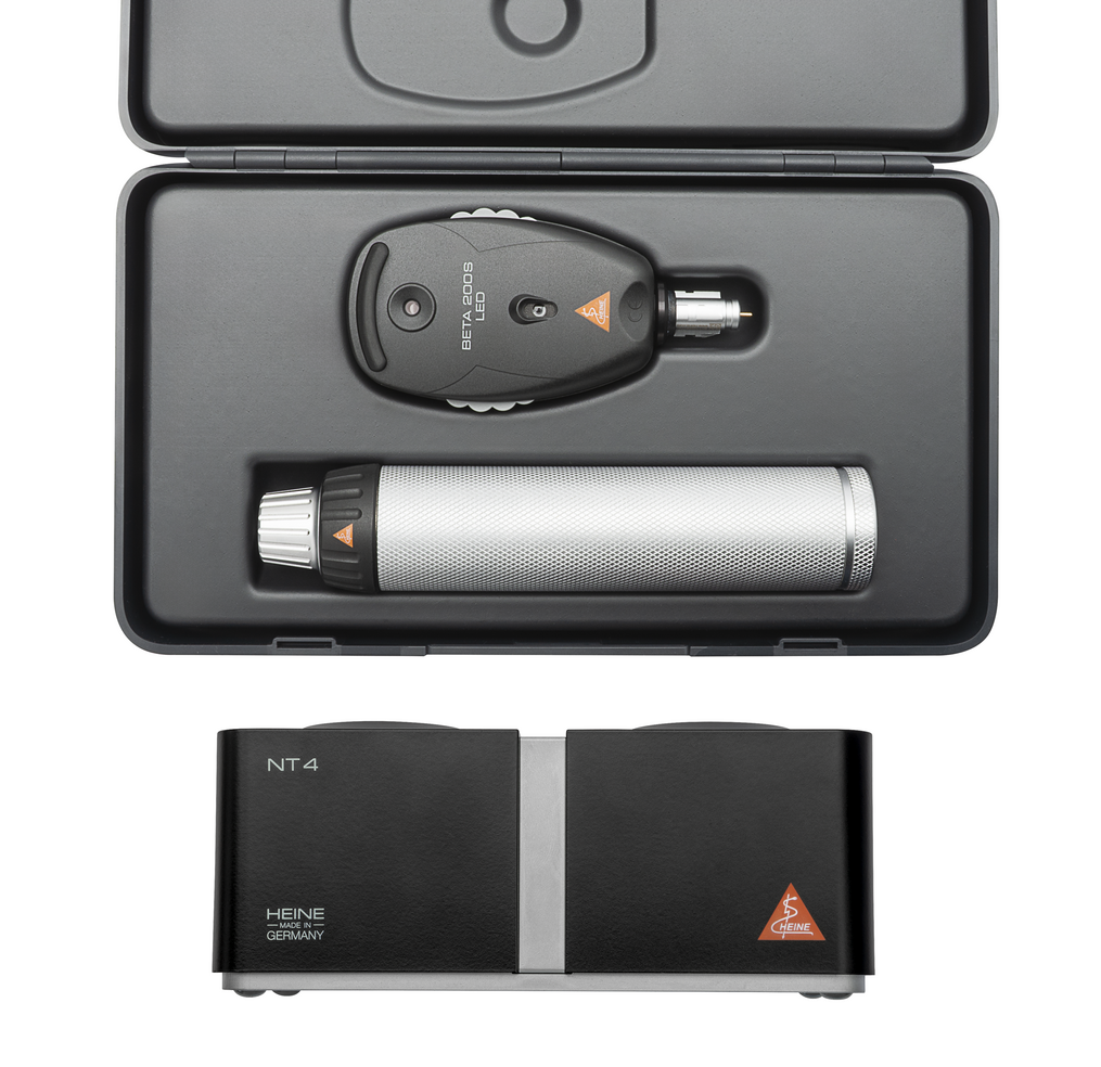 HEINE Beta 200S genopladeligt oftalmoskophåndtag med bordoplader